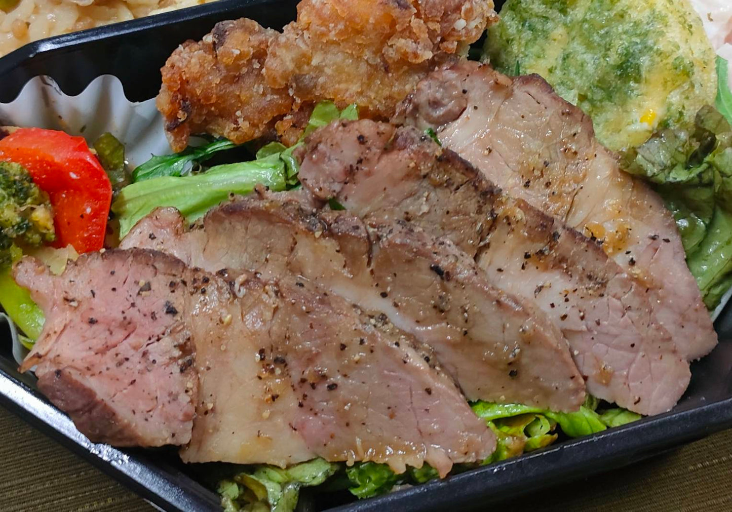 牛肩ロースステーキ弁当